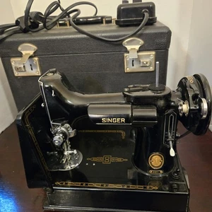  Vintage 1954 SINGER 221  Featherweight Sewing Machine W/Accessories S/N 690704  - Picture 1 of 24