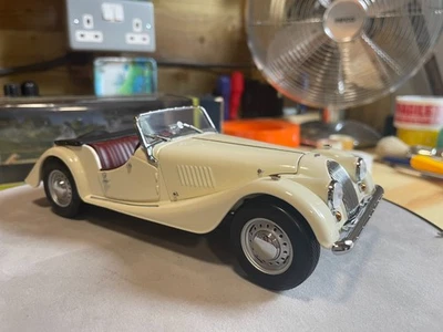 MORGAN 4/4 Series II in white [1955-60] - Kyosho 1:18 - Image 1 of 4