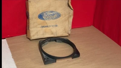 Nuevo de Lote Antiguo Ford Fiesta 1978 D8RZ-13064-B Luz Delantera Derecha Bisel Lámpara Puerta Foto 1 de 4