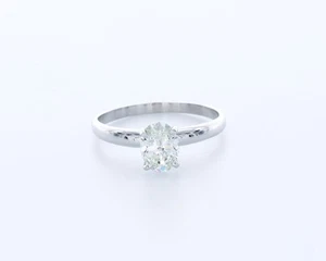 Anello di fidanzamento classico 1,3 CT diamante creato in laboratorio E/VVS1 taglio ovale punta platino - Foto 1 di 4