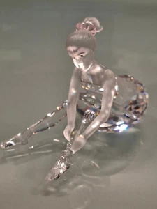 Swarovski Junge Ballerina sitzend 254960 - Bild 1 von 5