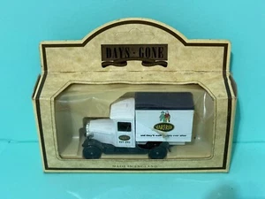 LLEDO DAYS GONE 1934 CHEVROLET BOX VAN START-RITE SHOES 51001 DIE-CAST MODEL - Picture 1 of 6