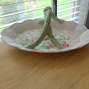 Ceramic Made in ITALY WHITE BASKET 13" X 9" X 6" 3D STRAWBERRY's - Picture 1 of 4