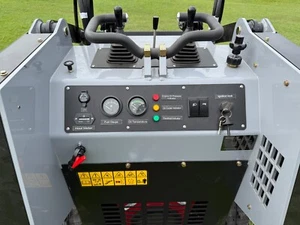 Brand New Derette DRT450 Mini Skid Loader - Honda Engine & Triple Pump - Picture 1 of 9
