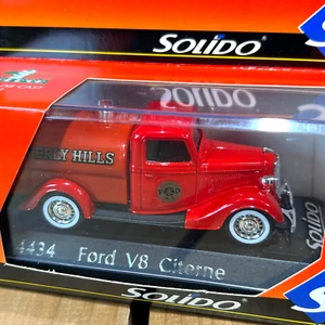 Solido 4434 Ford V8 Citerne Water Tank Firetruck Beverly Hills Red 1:43 Diecast - Picture 1 of 5