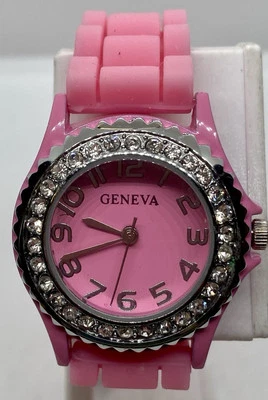 NUEVO RELOJ GENEVA Nuevo Batería Rosa Esfera Helada y Correa Bisel Plateado ¡Tan LINDO! Foto 1 de 4