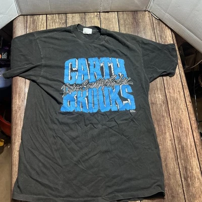 Camiseta De Colección Años 90 Garth Brooks "Amigos en Lugares Bajos" Negra Unisex Talla XL Foto 1 de 2