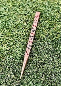 Feather & Forge Golf—Slim Single Prong Divot Tool Handmade “GOAT” TW Edition - Bild 1 von 2