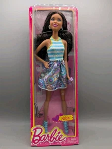 MATTEL. BARBIE FASHIONISTA. NIKKI. CBP50 BGY20. (2013) - Foto 1 di 5