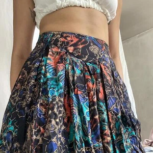 90s Black vintage pleated high waisted midi skirt - Picture 1 of 4