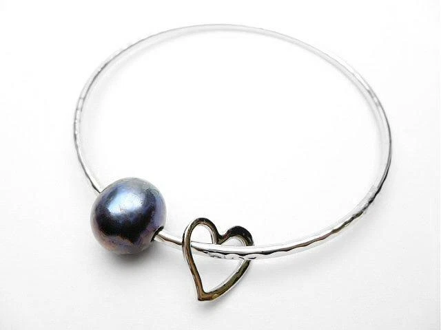 11-13MM CULTURED FRESHWATER PEACOCK PEARL RHODIUM PLATED HEART BANGLE 8.0-8.25 - Image 1 of 1