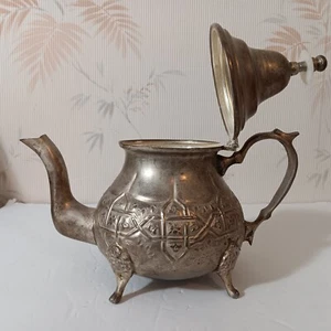 Antica (timbro sconosciuto) teiera con piedini in argento marocchino - Foto 1 di 7
