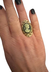 Vintage Cameo Ring size 7/ No box - Picture 1 of 6