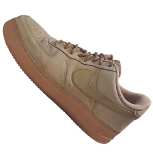 NIKE AIR FORCE 1 '07 SCARPE SNEAKERS BASSE LINO UOMO TAGLIA 12 GOMMA DI GRANO - Foto 1 di 17