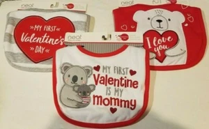 Baberos acolchados para bebés y niñas Neat Solutions feliz día de San Valentín a tu elección - Imagen 1 de 9