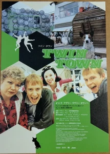 TWIN TOWN 1998 Mini Poster B5 Chirashi Japanese- Danny Boyle, Rhys Ifans - Picture 1 of 2