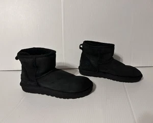 UGG S/N 1016222 Black Suede Winter Boots Women Size 7 - Picture 1 of 7