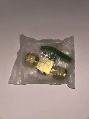 NUPRO B-6P4T 1/4 TURN PLUG BALL VALVE - Image 1 of 2