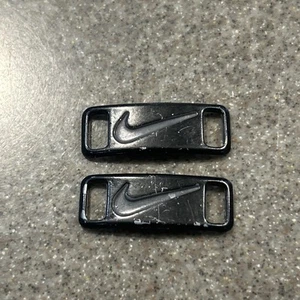 Vintage Nike Schuh Schnürsenkel Halter schwarz Metall Swoosh Logo - Bild 1 von 3