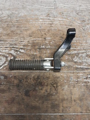 1999 99 Kawasaki Vulcan 1500 VN1500 задний левый пассажир ноги Peg держатель BR-699 - Изображение 1 из 4