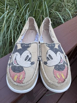 Mocasines de lona Crocs Disney Mickey Mouse para mujer talla 8 tostados desgastados sin cordones LEER Foto 1 de 4