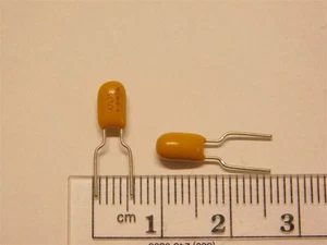 10 Vishay 199D475X9035C6B1E3 Tantalex 4.7uF 35V 10% Dipped Tantalum Capacitors - Picture 1 of 1