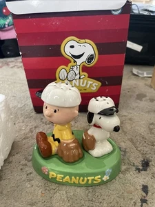 Ceramic Snoopy & Charlie Brown Baseball Salt & Pepper Shaker W/Magnetic W Box - Picture 1 of 6