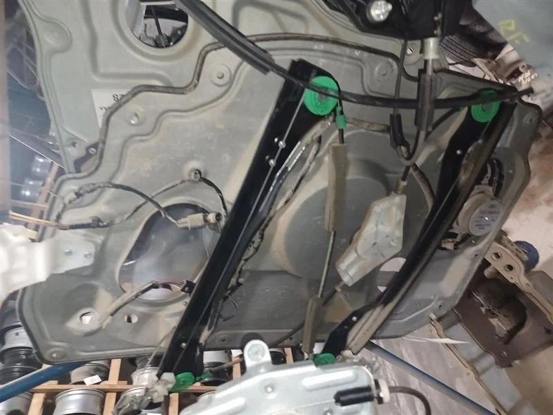 Regulador de ventana delantera del conductor sin motor para 05-07 FREESTYLE 1214049 Foto 1 de 1