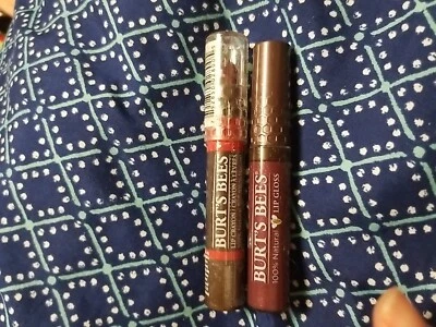 Lápiz labial y brillo Burt's Bees ver fotos para tonos Foto 1 de 4