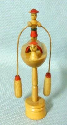 Escultura gondolera barco cinético vintage tallada a mano pintada Japón Foto 1 de 4