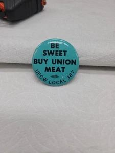 Vintage Pin Back BE SWEET BUY UNION MEAT UFCW Union Local 367 ABERDEEN WASH. USA - Bild 1 von 7