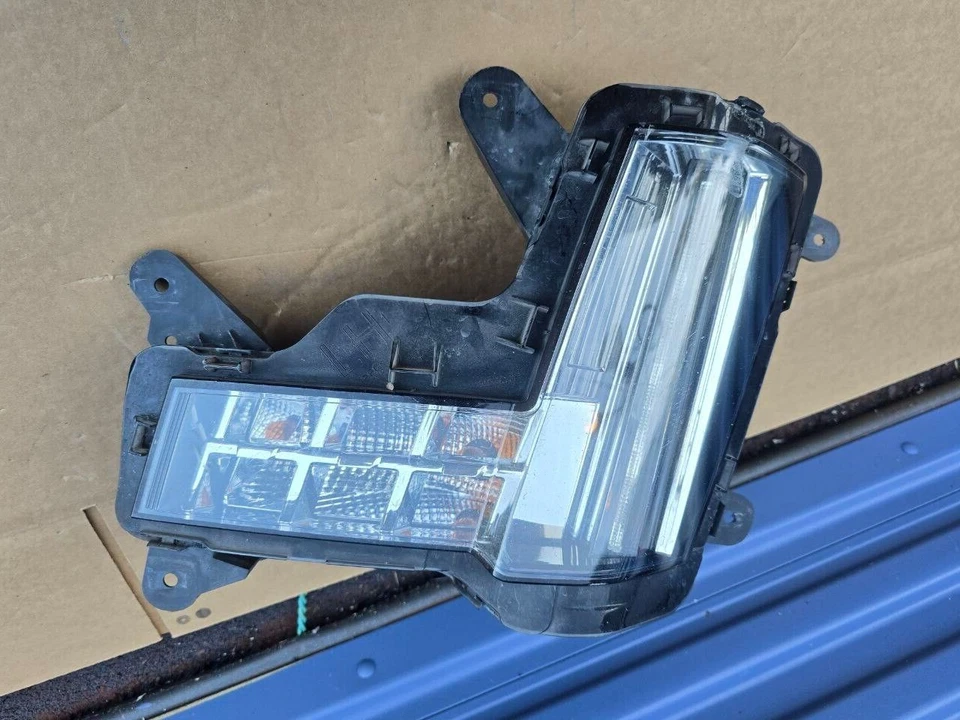 Luz antiniebla LED DRL 2015-2020 Cadillac Escalade OEM LADO DEL CONDUCTOR IZQUIERDO Foto 1 de 4