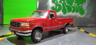 Franklin Mint 1996 Ford F-150 1/24 Scale Model Truck - Image 1 of 2