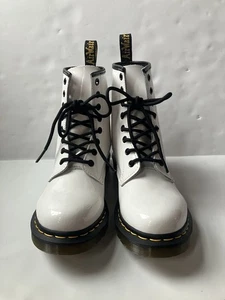 Botas de combate Dr. Martens de cuero blanco para mujer talla 8 11821 con cordones nuevas sin caja - Imagen 1 de 10