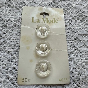 La Mode Knöpfe 3 transparent 9/16 Zoll Größe 22 noch auf Karte 2 Loch 9/16 Zoll lang - Bild 1 von 3