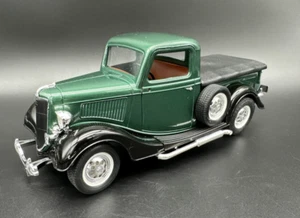 Modellino auto Solido 1:19 Ford V8 Pick Up 1936 - modellino auto - usato - Ford 1/19 - Foto 1 di 24