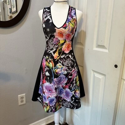 Vestido Clover Canyon Floral Oscuro Midi Línea A XS Sin Mangas Neopreno Cachicho Foto 1 de 4