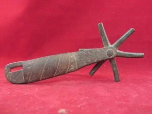 Mexican single spur, nice chased engraving on both sides - Picture 1 of 4