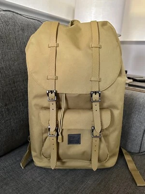 Mochila Herschel Caqui Con Bufanda Burberry Gratis  Foto 1 de 4