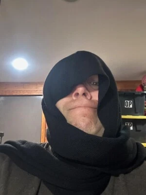 Bufanda envolvente con capucha negra para mujer ARIS Weather Shed Knits #D Foto 1 de 3