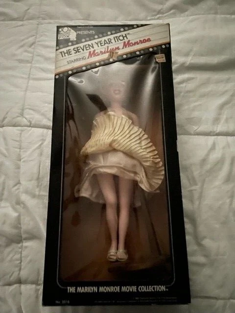 BONECA MARILYN MONROE VINTAGE 1982 16" A COCEIRA DE SETE ANOS USADA ESTADO EX - Imagem 1 de 4