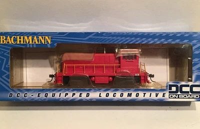 HO Bachmann 60609 Red Unlettered GE 70 Ton Switcher Diesel Locomotive DC/DCC - Image 1 of 4