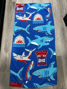 Strandtuch Sharks And Tiki’s Blau - Bild 1 von 3