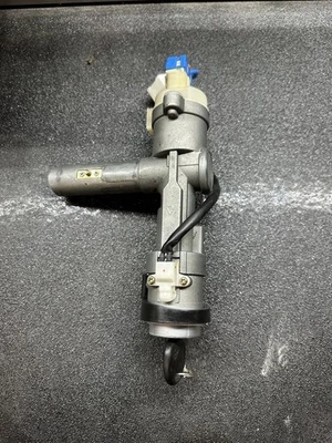 2001-2006 Hyundai Santa Fe Ignition Switch Cylinder Lock Set *AUTO TRANS* W/KEY - Image 1 of 3