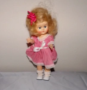 Laufpuppe Vintage mit Kleidung und Schuhen 8 1/2 cm groß - Bild 1 von 4