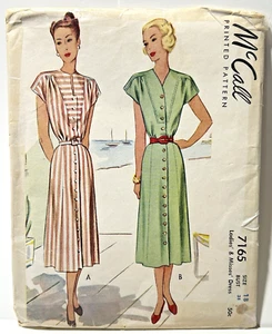 Vestido años 40 McCall patrón 7165 Misses de una pieza con botones delanteros talla 18 B 36 H 39 sin cortar - Imagen 1 de 11