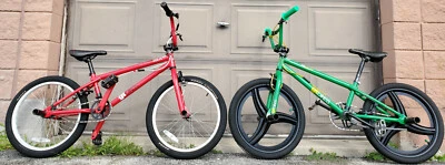Лот из 2 красных и зеленых 2004 GT велосипедов зоны и воздуха середины новая школа 20» старый велосипед BMX - Изображение 1 из 4