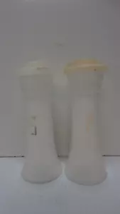 Vintage Tupperware 6" Reloj de Arena Blanco Salero y Pimentero Letras S & P 718-40 - Imagen 1 de 2