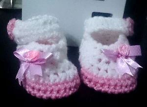 BABY CROCHET HANDMADE SHOES BOOTS BOOTIES KNITTING FIRST SHOES - Picture 1 of 2