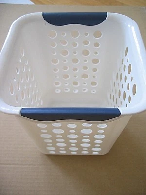 White plastic basket~7"x7"x7 1/2"H~w/handles~home~kitchen,bath,child room,bath - Image 1 of 4